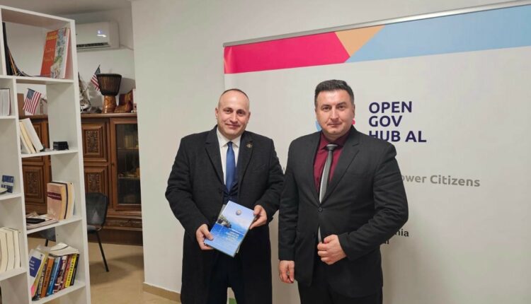 Rektori i Universitetit të Tetovës, Prof. Dr. Jusuf Zejneli u takua me drejtorin ekzekutiv të organizatës “Open Gov Hub Al”