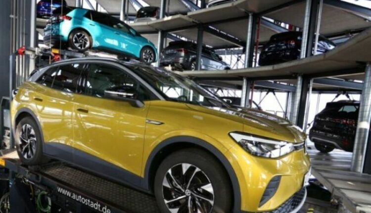 Volkswagen shtrëngohet për greva të reja të punëtorëve