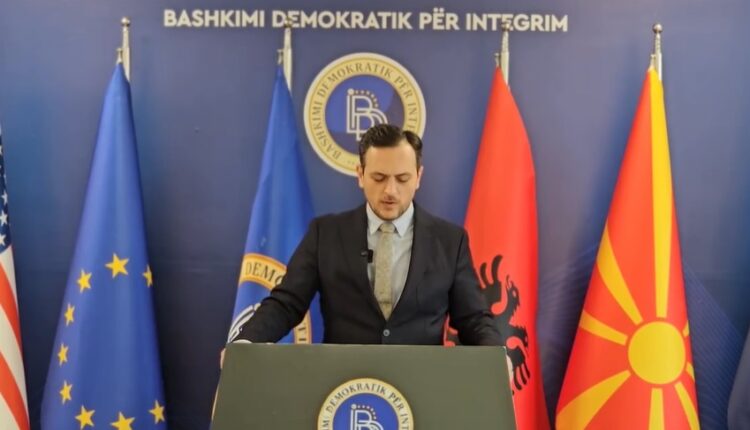 DISHA: E ndaluan edhe abetaren: BOLL MË!  (VIDEO)