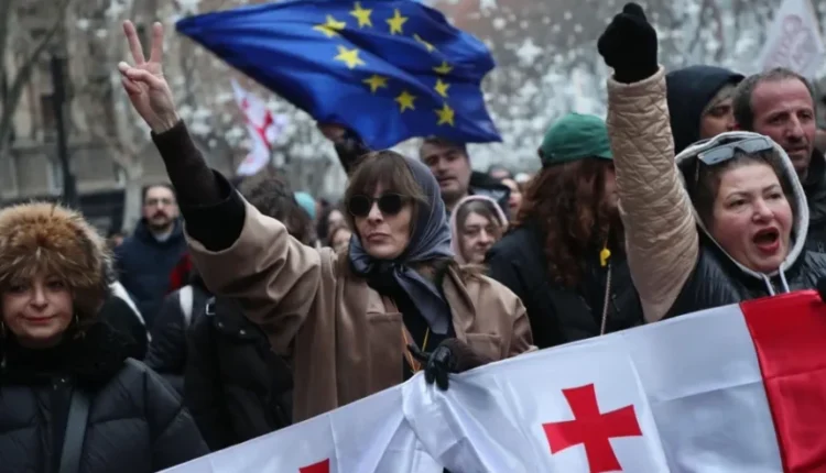 Mijëra protestojnë në Gjeorgji ndërsa u betua presidenti i ri