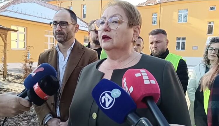 Ministrja e Arsimit: Abetarja shqipe nuk është libër në Maqedoni, është material ndihmës