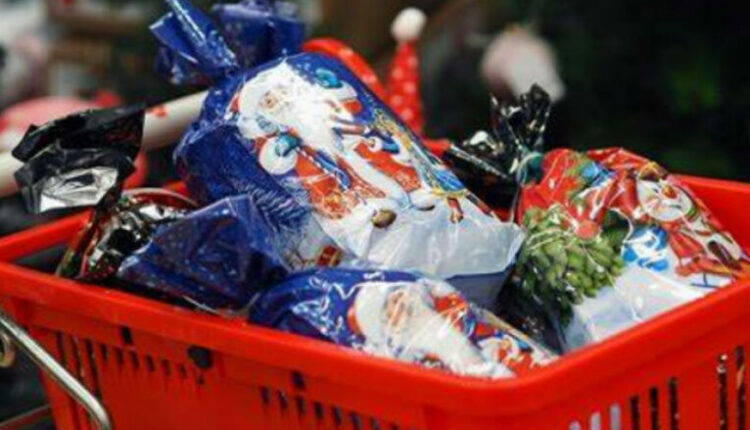 AUV kontrollon paketat festive të Vitit të Ri! Janë gjetur produkte të skaduara…