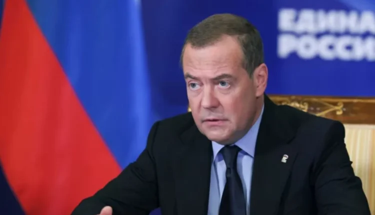 Medvedev kërcënon zyrtarët e NATO-s, pas vrasjes së gjeneralit rus