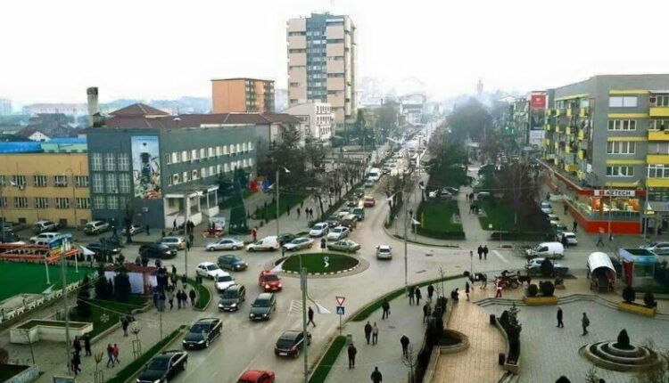 Nëna në Gjilan bën thirrje për ndihmë pas zhdukjes së djalit të saj me probleme mendore