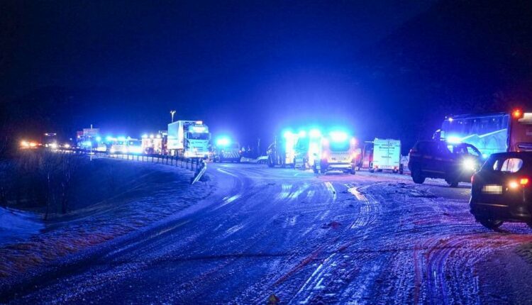 Tre të vdekur në aksidentin e një autobusi me rreth 60 pasagjerë në Norvegji (VIDEO)