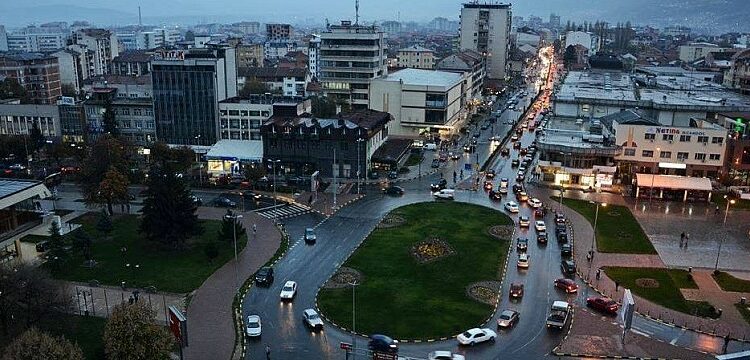 Sot disa rrugë në Tetovë të bllokuara, vjen kryeparlamentari i Turqisë