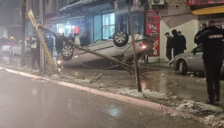 Përmbyset një makinë në Tetovë, një person përfundon në spital me lëndime të rënda