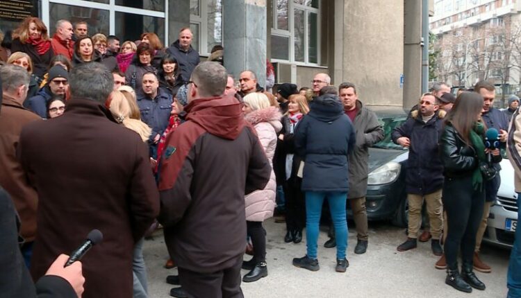 Në ditën e tretë të protestës, punonjësit e administratës ngrenë zërin përpara Entit të Statistikave