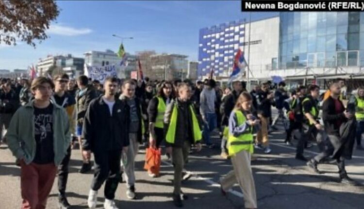 Nuk ndalen studentët në Serbi, nisin marshimin në këmbë nga Beogradi për në Novi Sad