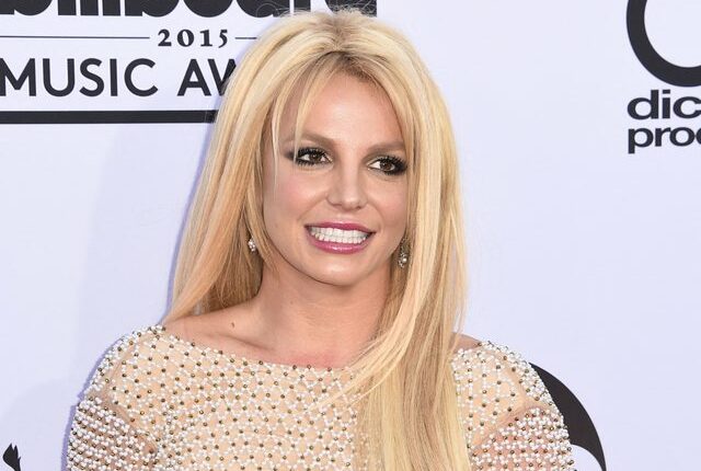 Britney Spears provokon sërish, kërcen me të brendshme dhe çizme në Instagram