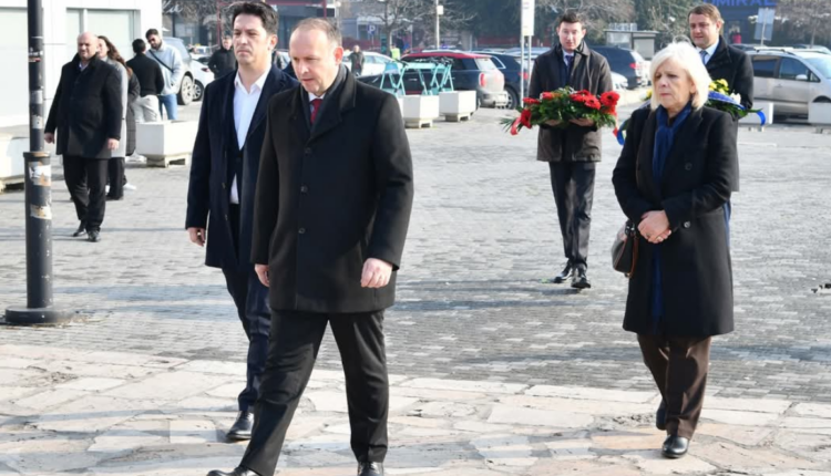 Gashi nderon heroin kombëtar Skënderbeun! “Lider i pashoq, i dha lavdim kombit shqiptar dhe drejtim historisë tonë”