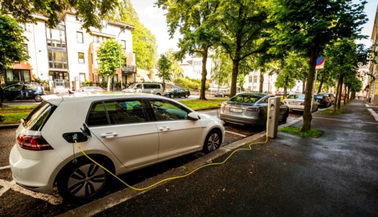 Mbi 88% e veturave të reja që janë shitur në Norvegji gjatë vitit 2024, kanë qenë elektrike