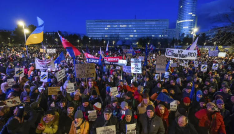 Protesta në Sllovaki kundër raporteve miqësore me Rusinë