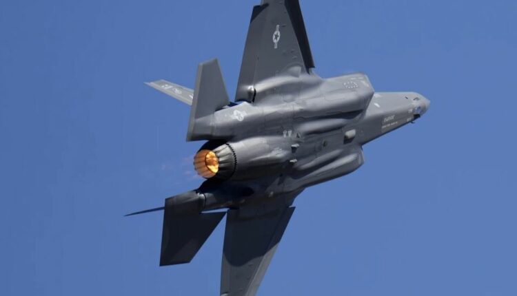 Shpëton piloti pas rrëzimit të avionit ushtarak në bazën e Alaskës