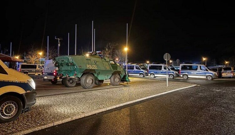 Një qytet i vogël në Gjermani është nën rrethim nga policia për shkak të një kongresi të krahut të djathtë AfD