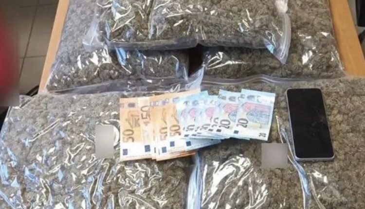 Transportonte 5 kg marijuanë me autobus, arrestohet shqiptari në Greqi