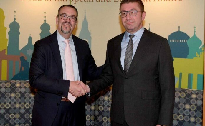 Mickoski: Me Kasanof diskutuam për situatën në Maqedoni dhe eurointegrimet