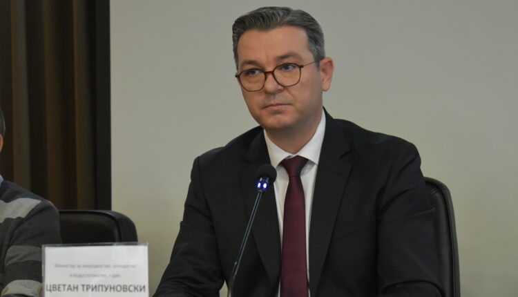 Tripunovski: Përgjigja për një bujk të fortë është bashkëpunimi në kooperativa, në këtë drejtim duhet të lëvizë bujqësia maqedonase