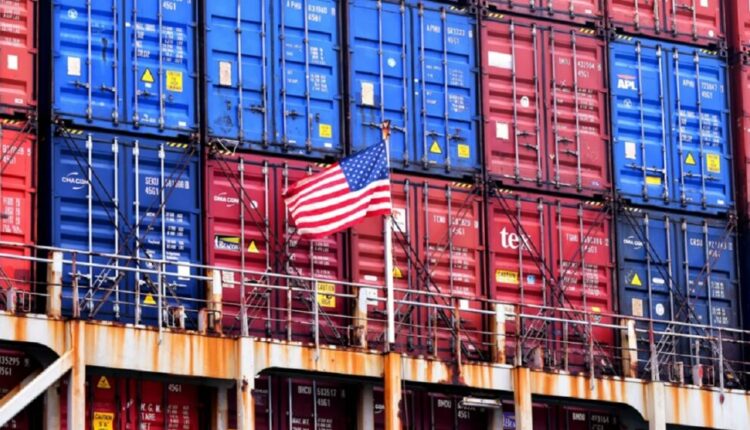 Hyjnë fuqi tarifat amerikane ndaj mallrave kineze, kundërpërgjigjet Pekini