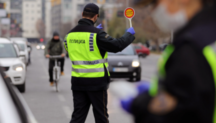 Policia e Maqedonisë shqiptoi mbi 900 gjoba për shkeljet në trafik brenda një dite