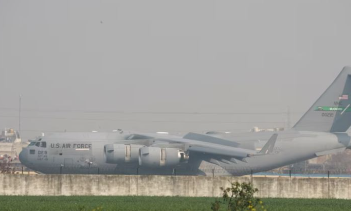 SHBA dëbon emigrantët e paligjshëm indianë, dërgohen me avion ushtarak në Punjab