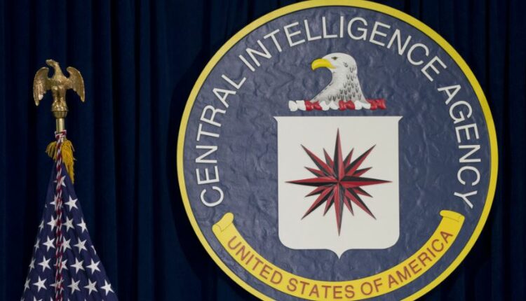 CNN: Punonjësit e CIA kërcënojnë Trump se do ua shesin sekretet shërbimeve të huaja