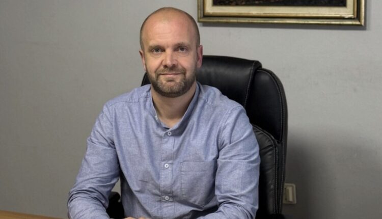 Në Maqedoni të mbajnë drejtor me zor? Ajdini dy herë ka dhënë dorëheqje nga u.d. drejtor i Qendrës për Kulturë në Tetovë, Ministria e Kulturës pa përgjigje!