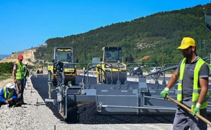 Nikolloski: Autostrada Ohër-Kërçovë do të jetë gati deri në fund të vitit të ardhshëm