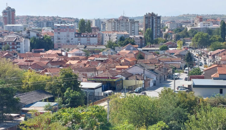 Pesë mijë objekte të ndërtuara pa leje presin të legalizohen në Kumanovë
