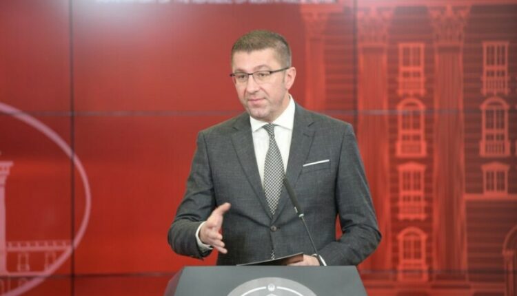 Mickoski: Askush nuk paraqitet të punojë në administratën publike për 25.000 denarë