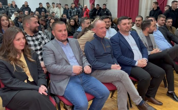 Taravari: Analistët që sulmojnë Kurtin në Prishtinë, na sulmojnë edhe neve në Shkup