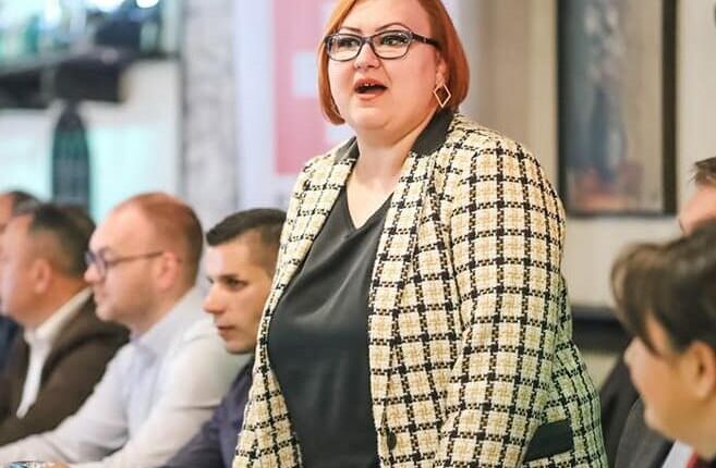 Berisha reagon ndaj Ministrisë së Kulturës: Ky është “ndryshimi”, as 15 për qind projekte kulturore shqiptare!