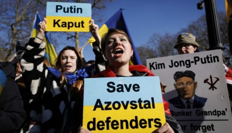 Protesta në Londër me himnin e Ukrainës: Lufta nuk ka përfunduar ende!