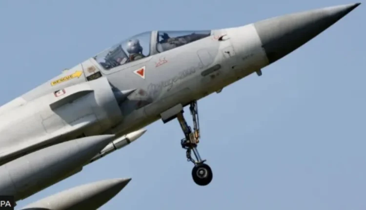 Ukraina përdor për herë të parë avionët luftarakë francezë Mirage 2000 për t’u mbrojtur nga dronët rusë. Ja sekreti i “dhuratës” së Macron
