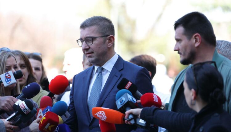 Mickoski: Bëjmë gjithçka që është e mundur për të shpëtuar sa më shumë jetë njerëzore, rreth 70 për qind e pacientëve po trajtohen jashtë vendit