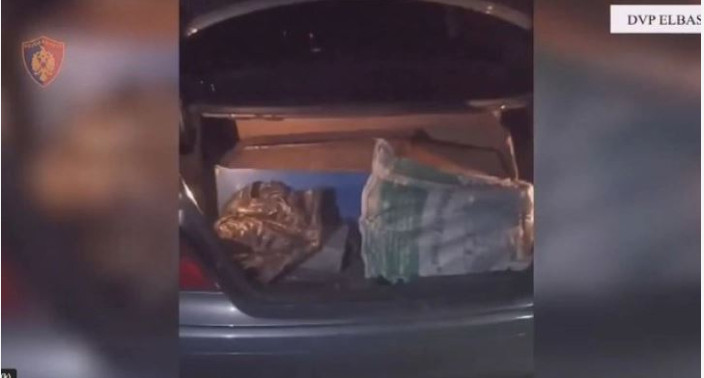 Policia shqiptare ndalon kontrabandën e armëve dhe dokumenteve të falsifikuara që do të përfundonin në Maqedoni të Veriut