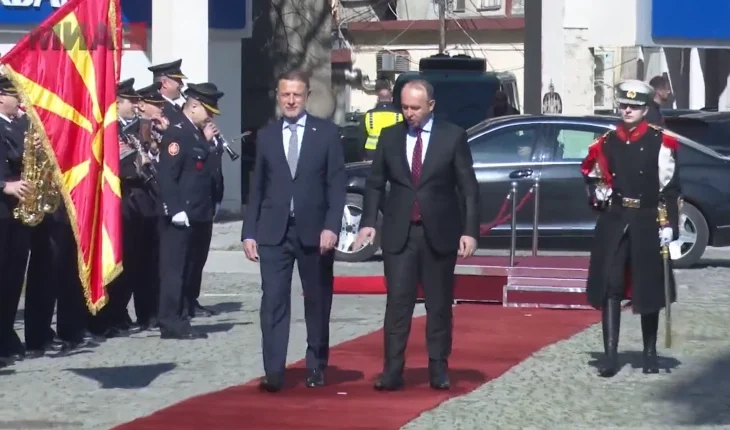 Me ceremoni solemne para Kuvendit, Gashi priti kryetarin e Saborit kroat, Jandrokoviq