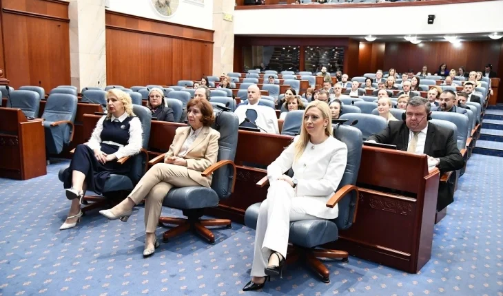 Deputetet në Kuvendin e RMV-së: Gratë ende përballen me diskriminim dhe paragjykim