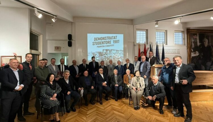 Ambasadori Meidani kujton demonstratat studentore të 81