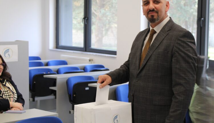 Në Universitetin Nënë Tereza në Shkup votohet për rektor (FOTO)