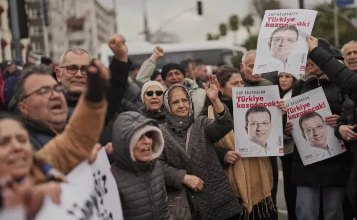 Protestat e mëdha pas arrestimit të Imamoglut, qeveria paralajmëron opozitën