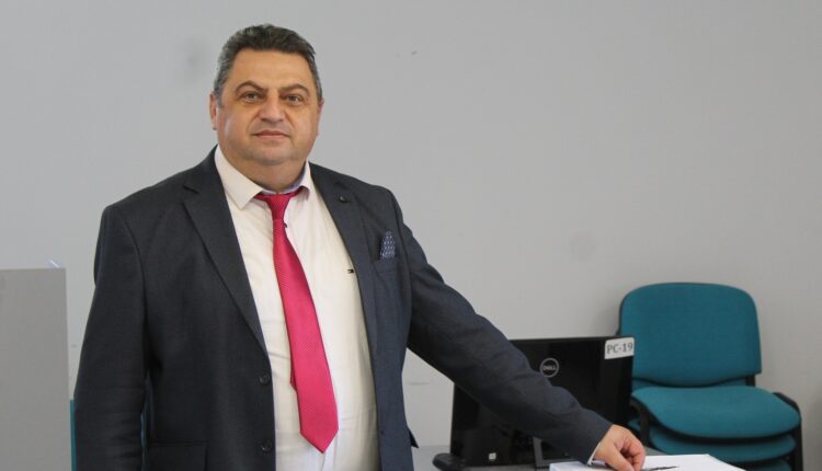 Rektori i UNT-së, Prof.Dr. Bekim Fetaji falenderon stafin akademik dhe studentët për besimin e dhënë