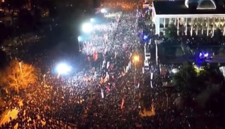 Kryetari i Bashkisë së Stambollit sot del përpara gjykatës, protestat masive vazhdojnë