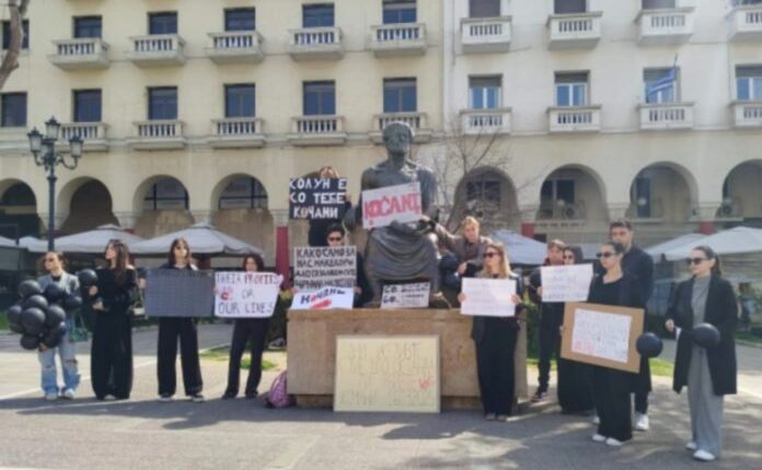 “Me ty Koçan”, në Selanik u mbajt një orë heshtje për viktimat e zjarrit