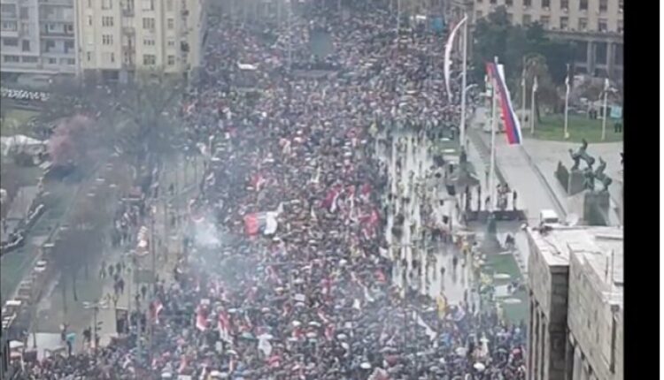 Pamje: Protestuesve në Beograd nuk u shihet fundi