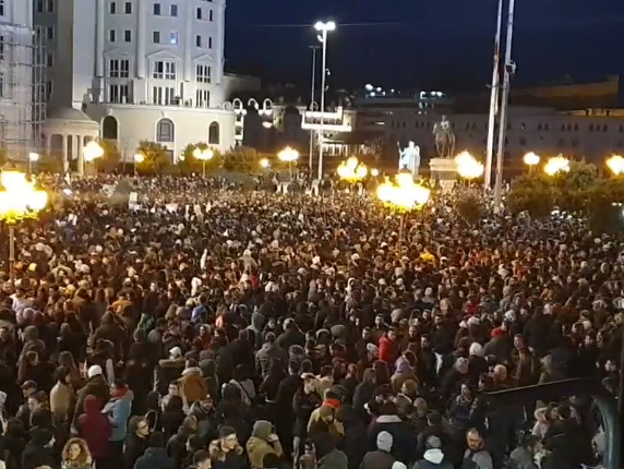 Në Shkup tubohen shumë qytetar për nderim të viktimave në Koçan