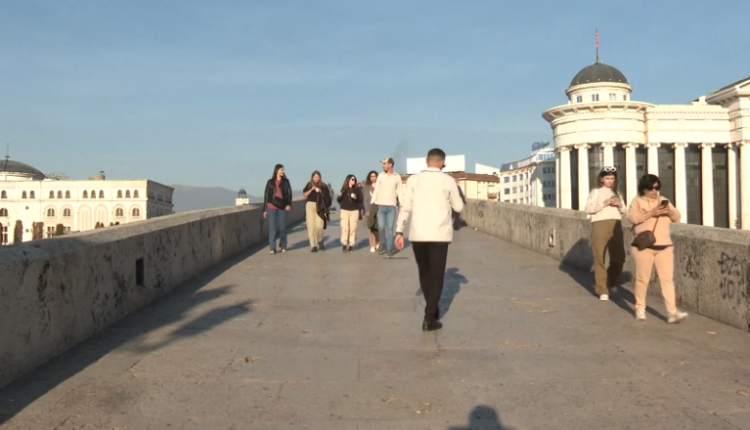 Qytetarët po trafikohen për punë, pjesa më e madhe janë gra dhe fëmijë