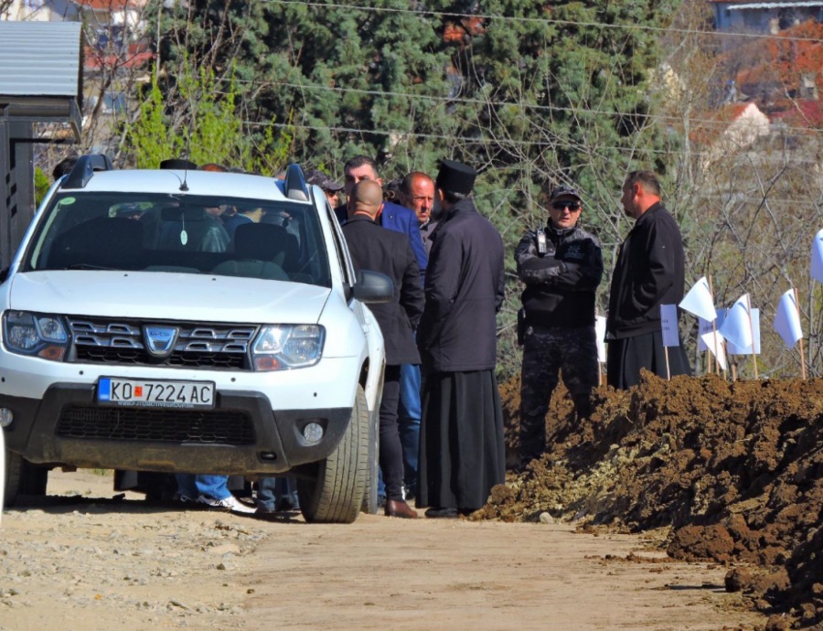 Pamje të dhimbshme në varrezat e Koçanit që nga mëngjesi, po përgatitet varrimi më masiv!