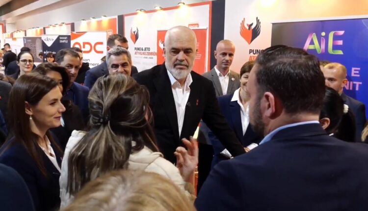 Rama fton emigrantët në Greqi të kthehen: Shqipëria ka paga dinjitoze