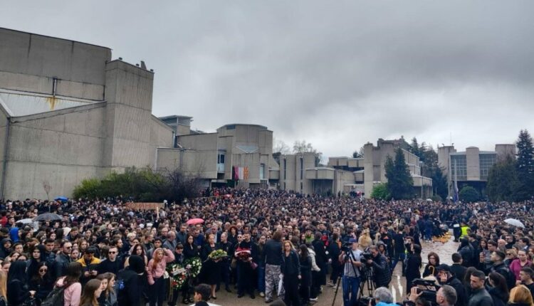 Studentët anulojnë protestat e mëdha, respekti për viktimat do të shprehet në nivel të fakulteteve